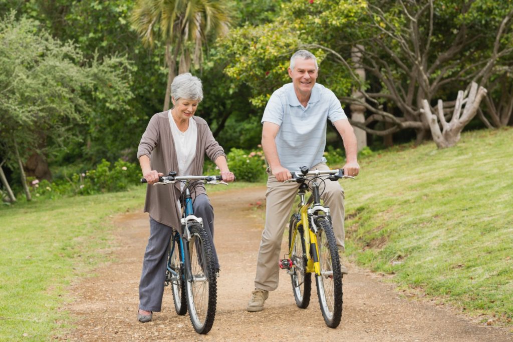 Vélo et seniors les bienfaits après 60 ans et quand lever le pied !